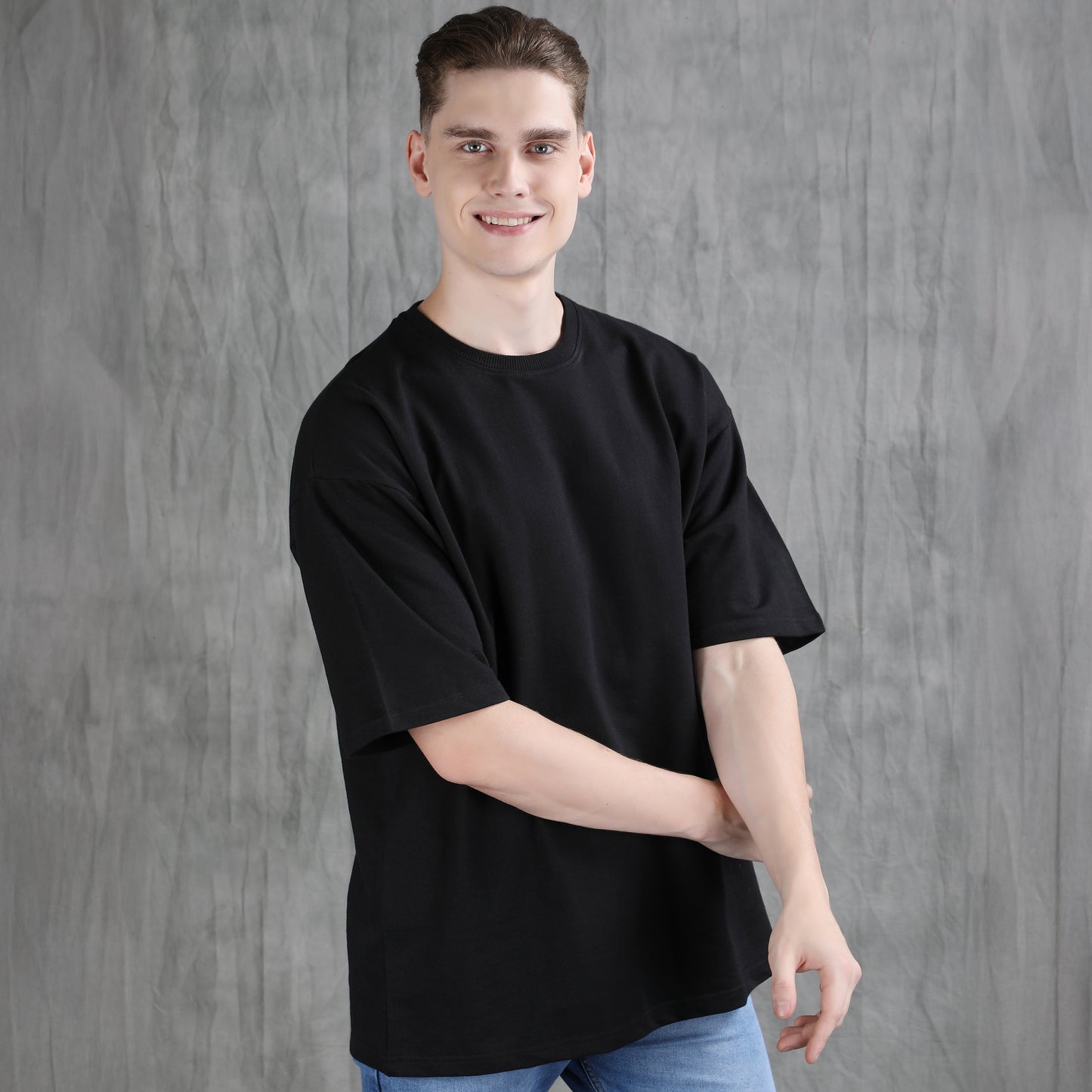 11:11 Black Oversized Comfort