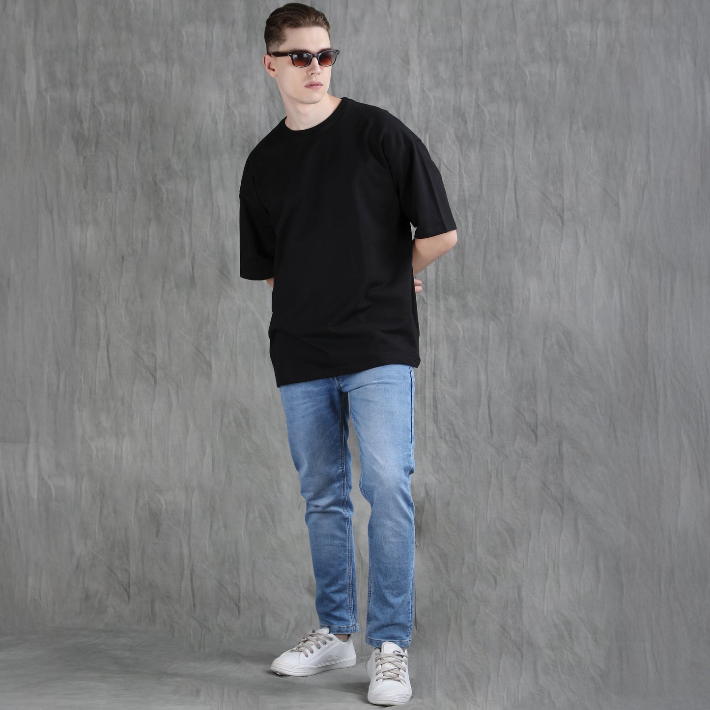 11:11 Black Oversized Comfort